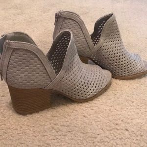 Adorable peep toe grey bootie